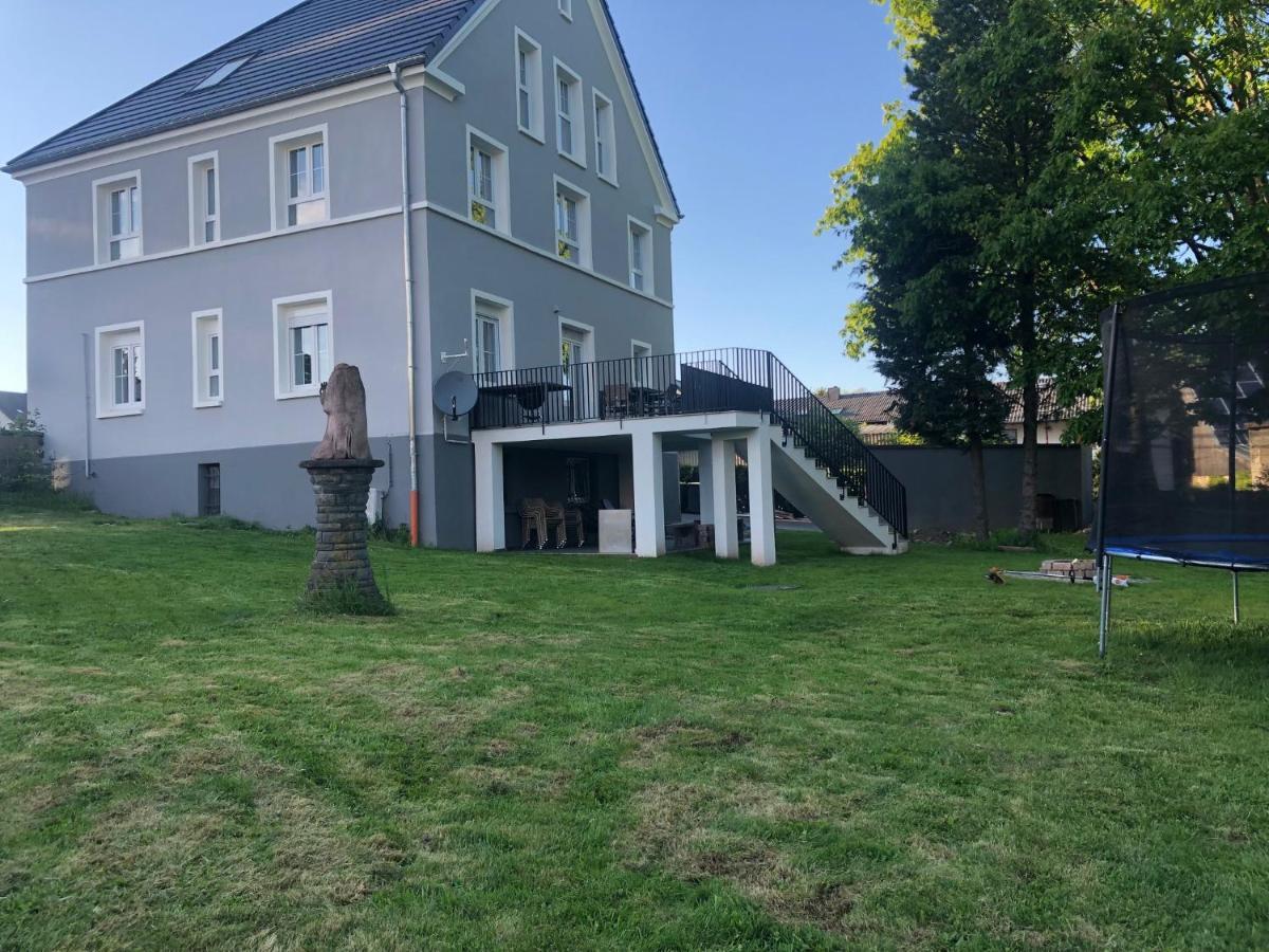 Mein Eifel Ferienhaus Altes Pfarrhaus Кроненбург Экстерьер фото