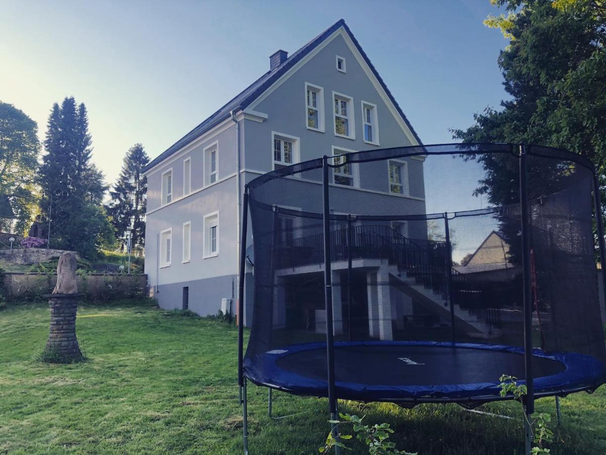 Mein Eifel Ferienhaus Altes Pfarrhaus Кроненбург Экстерьер фото